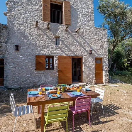 Vakantiehuis Holiday Tsi Carlo